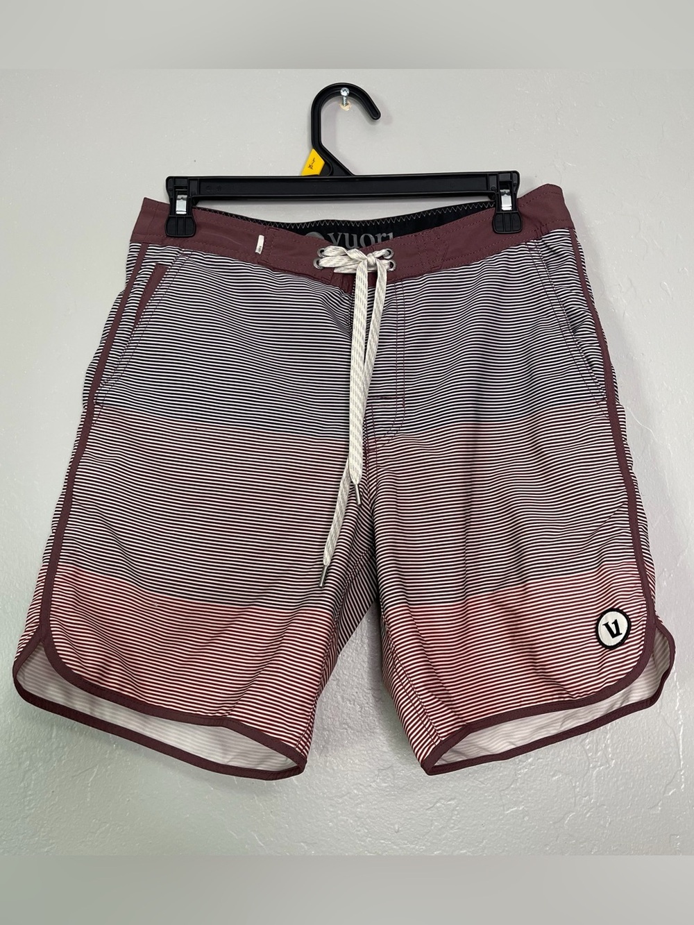 Vuori Mens V314 Cruise Board shorts Sz 28